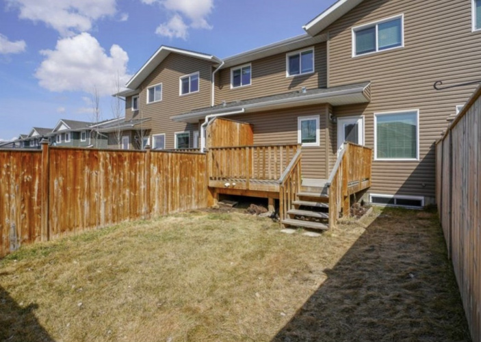 Townhouse For Rent 19 Rowberry Court, Sylvan Lake, 3 Bedrooms, 2.5 Bathrooms