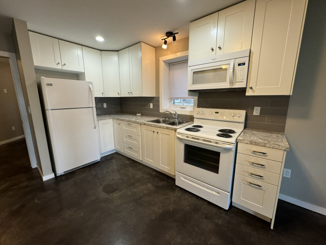 Lower For Rent 102 - 4619 49 Street, Sylvan Lake, 2 Bedroom, 1 Bathroom
