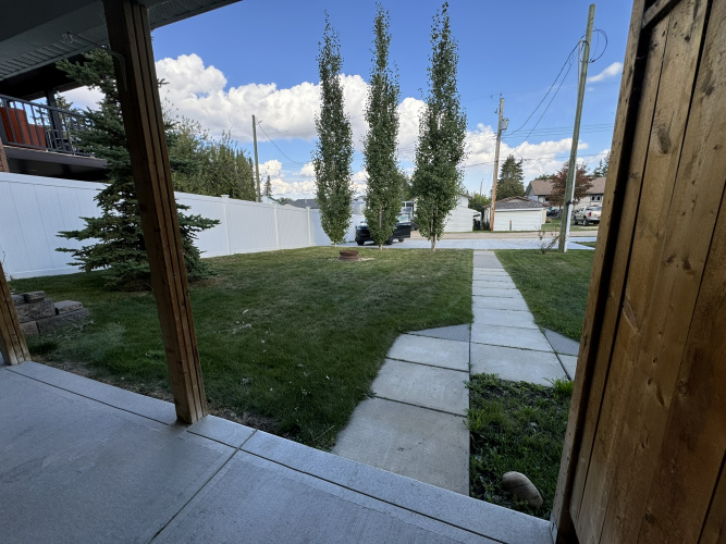 Lower For Rent 102 - 4619 49 Street, Sylvan Lake, 2 Bedroom, 1 Bathroom