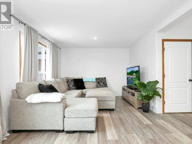 Townhouse For Rent 1 Lark Close, Sylvan Lake, 3 Bedroom, 2.5 Bathroom