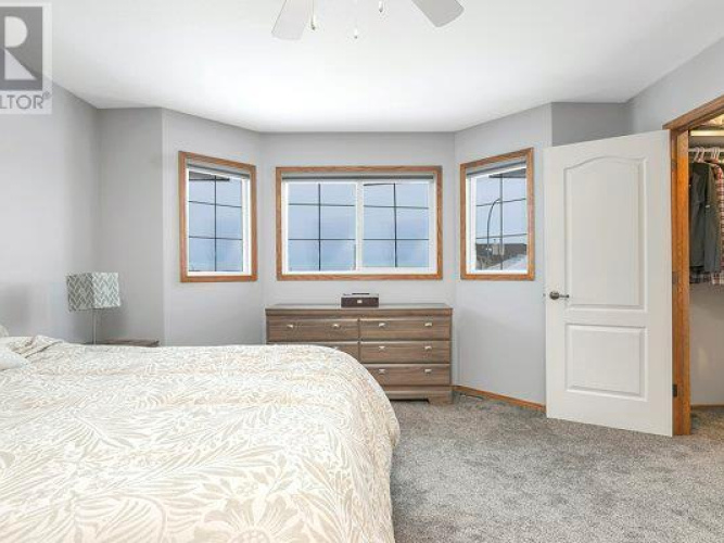 Townhouse For Rent 1 Lark Close, Sylvan Lake, 3 Bedroom, 2.5 Bathroom