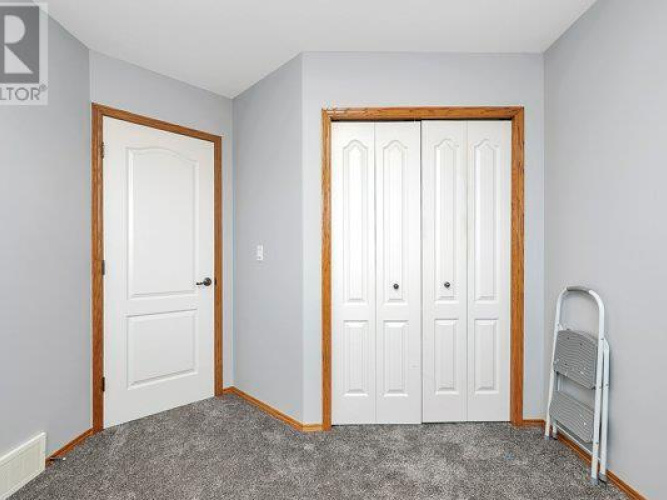 Townhouse For Rent 1 Lark Close, Sylvan Lake, 3 Bedroom, 2.5 Bathroom