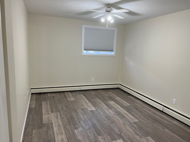 Apartment For Rent 206, 5301 46 Ave, Red Deer, 1 Bedroom, 1 Bathroom