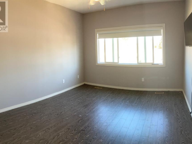 Upper For Rent Main - 129 Bowman Circle, Sylvan Lake, 3 Bedrooms, 2 Bathrooms