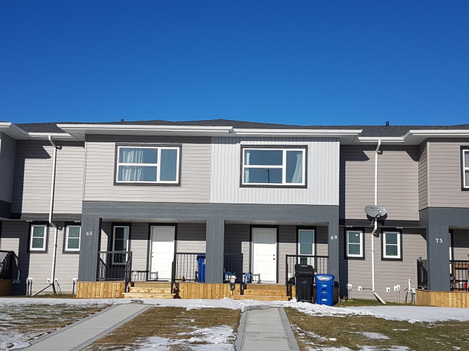 Townhouse For Rent 93 Ava Crescent, Blackfalds, 3 Bedrooms, 1.5 Bathrooms