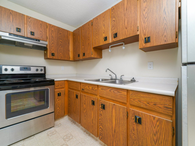 Apartment For Rent 204 - 5110 38 Street, Red Deer, 1 Bedroom, 1 Bathroom