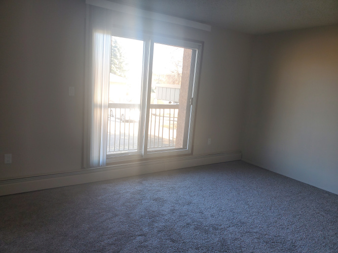 Apartment For Rent 204 - 5110 38 Street, Red Deer, 1 Bedroom, 1 Bathroom
