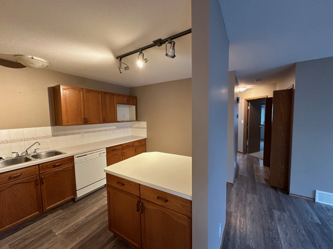 Duplex For Rent 24 Westwood Court, Sylvan Lake, 2 Bedrooms, 1 Bathroom