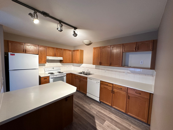 Duplex For Rent 24 Westwood Court, Sylvan Lake, 2 Bedrooms, 1 Bathroom