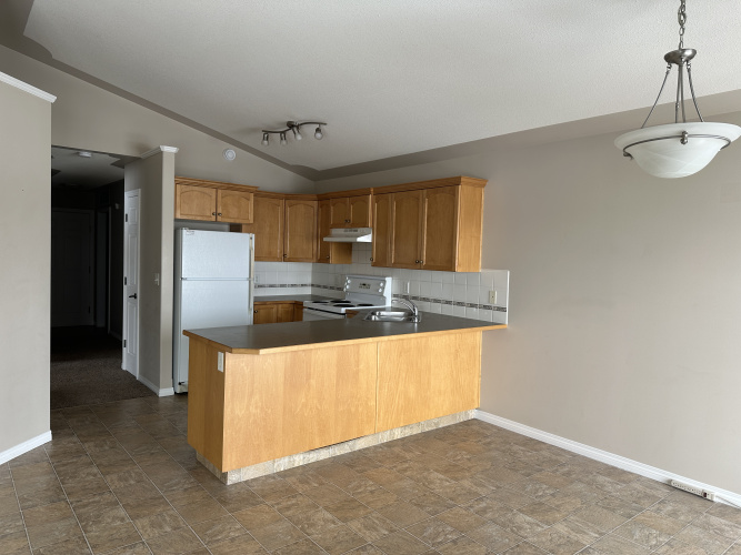 Apartment For Rent 102, 6547 59 Ave, Red Deer, 2 Bedroom, 1 Bathroom