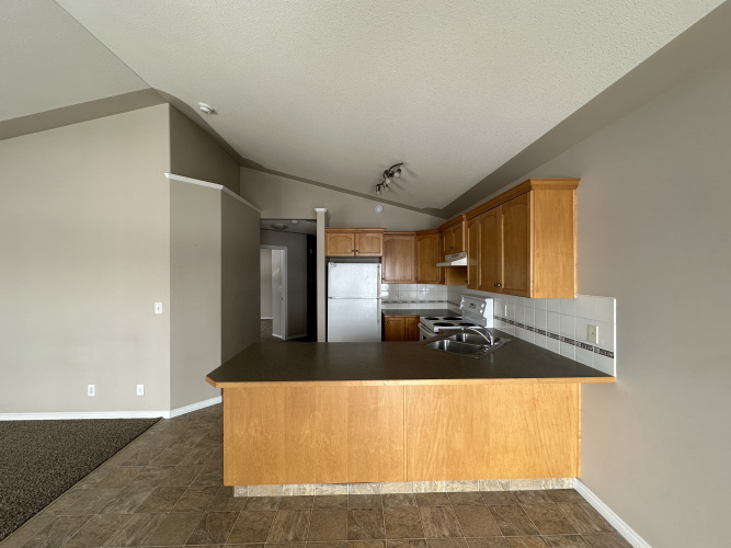 Apartment For Rent 102, 6547 59 Ave, Red Deer, 2 Bedroom, 1 Bathroom