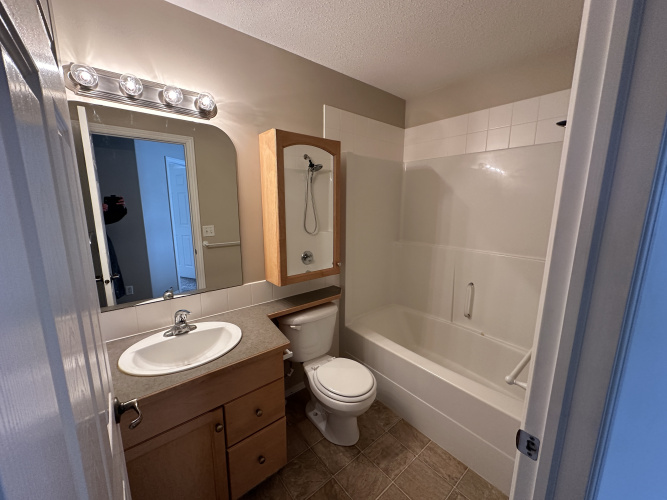Apartment For Rent 102, 6547 59 Ave, Red Deer, 2 Bedroom, 1 Bathroom