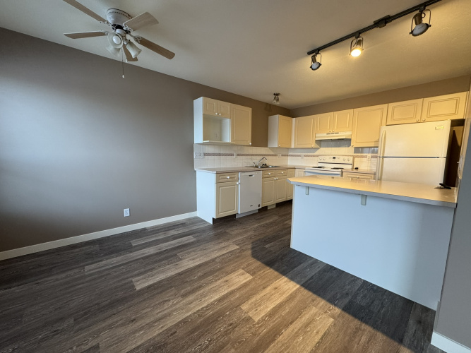 Duplex For Rent 25 Westwood Court, Sylvan Lake, 2 Bedrooms, 1.5 Bathrooms