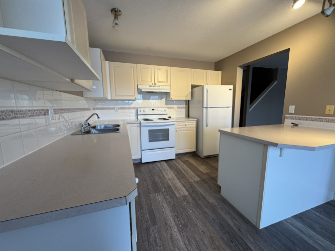 Duplex For Rent 25 Westwood Court, Sylvan Lake, 2 Bedrooms, 1.5 Bathrooms