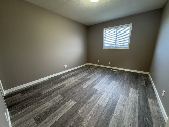 Duplex For Rent 25 Westwood Court, Sylvan Lake, 2 Bedrooms, 1.5 Bathrooms