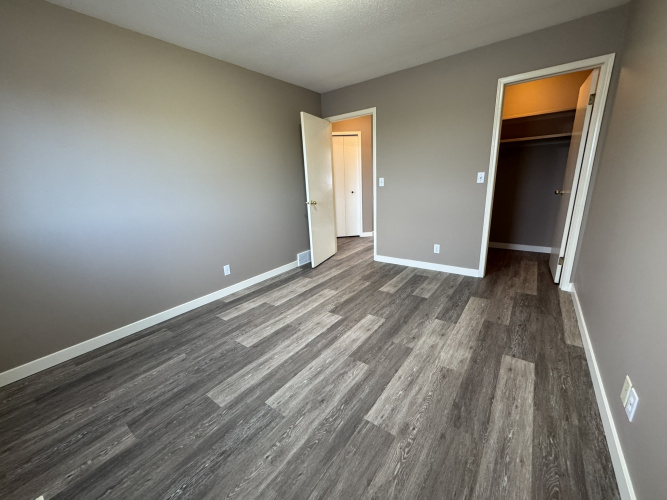 Duplex For Rent 25 Westwood Court, Sylvan Lake, 2 Bedrooms, 1.5 Bathrooms