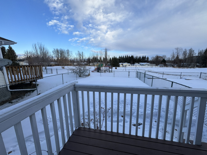 Duplex For Rent 25 Westwood Court, Sylvan Lake, 2 Bedrooms, 1.5 Bathrooms