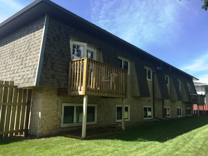 Apartment For Rent 2 - 4518 47A Ave, Sylvan Lake, 2 Bedrooms, 1 Bathroom