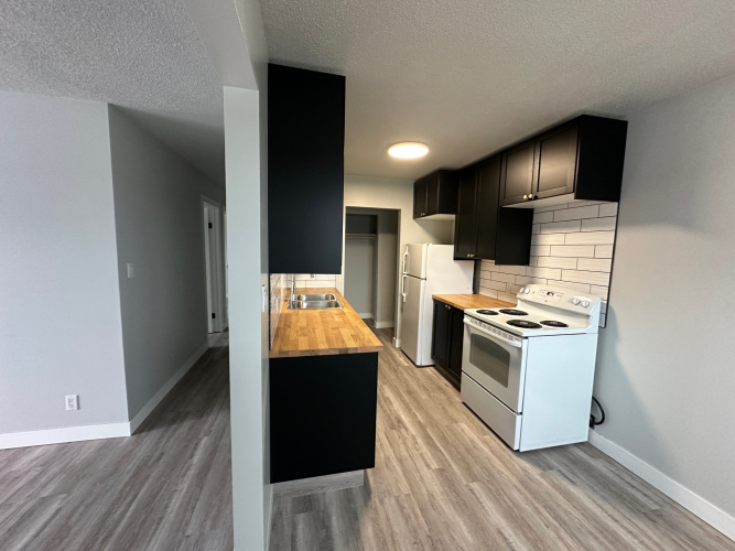 Apartment For Rent 2 - 4518 47A Ave, Sylvan Lake, 2 Bedrooms, 1 Bathroom