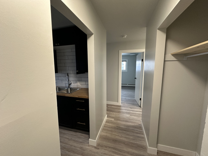 Apartment For Rent 2 - 4518 47A Ave, Sylvan Lake, 2 Bedrooms, 1 Bathroom