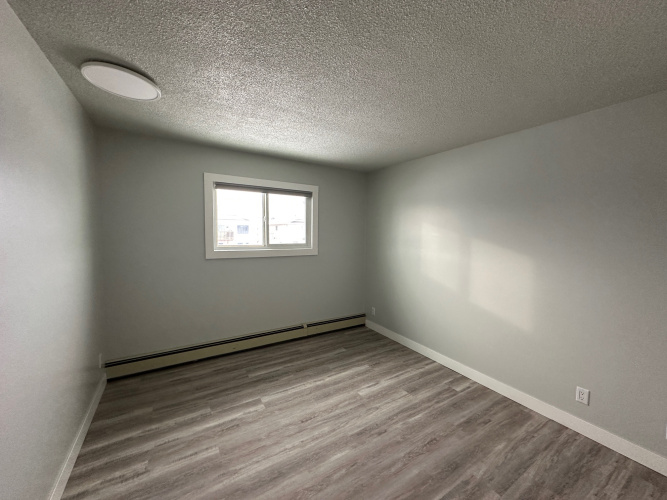 Apartment For Rent 2 - 4518 47A Ave, Sylvan Lake, 2 Bedrooms, 1 Bathroom