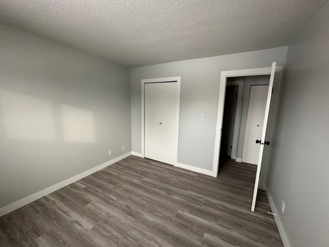 Apartment For Rent 2 - 4518 47A Ave, Sylvan Lake, 2 Bedrooms, 1 Bathroom