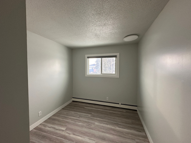 Apartment For Rent 2 - 4518 47A Ave, Sylvan Lake, 2 Bedrooms, 1 Bathroom