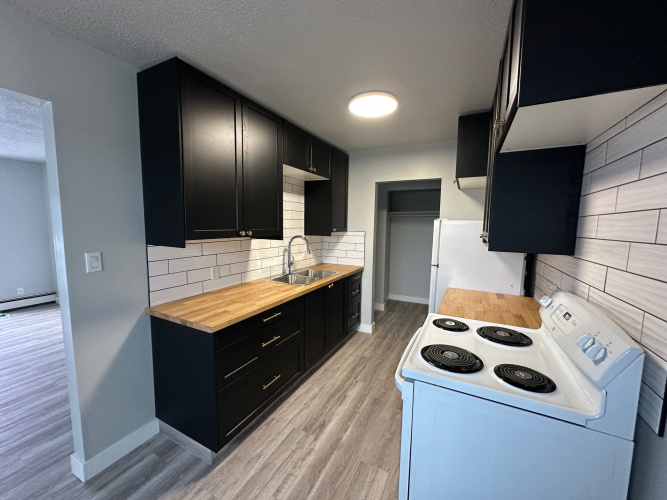 Apartment For Rent 2 - 4518 47A Ave, Sylvan Lake, 2 Bedrooms, 1 Bathroom