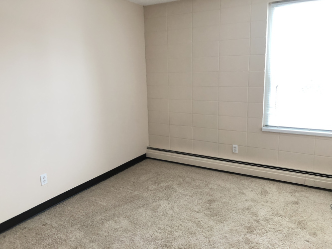 Apartment For Rent 208 - 12 Selkirk Blvd, Red Deer, 2 Bedrooms, 1 Bathroom