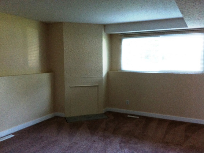 Fourplex For Rent B, 5827-52 Avenue, Red Deer, 3 Bedrooms, 1 Bathroom