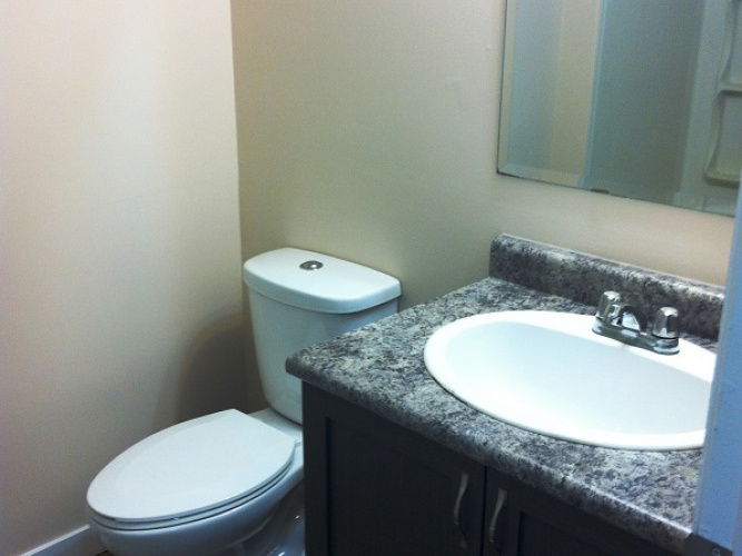 Fourplex For Rent B, 5827-52 Avenue, Red Deer, 3 Bedrooms, 1 Bathroom
