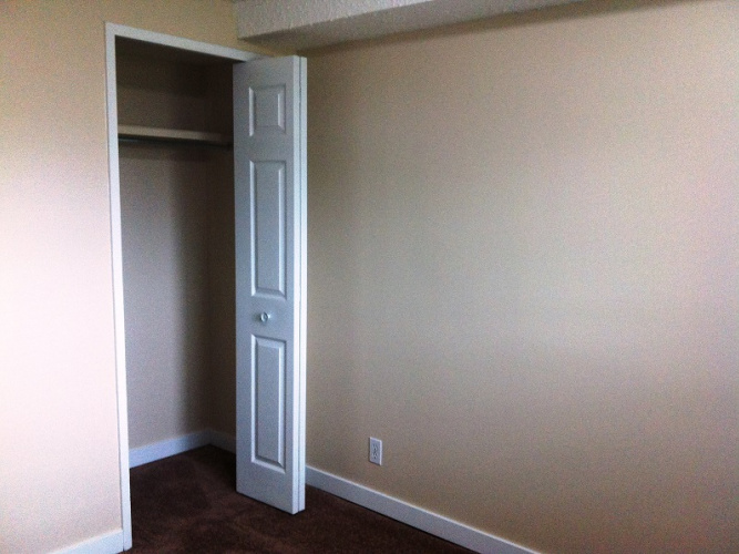 Fourplex For Rent B, 5827-52 Avenue, Red Deer, 3 Bedrooms, 1 Bathroom