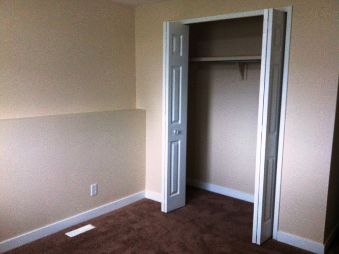 Fourplex For Rent B, 5827-52 Avenue, Red Deer, 3 Bedrooms, 1 Bathroom