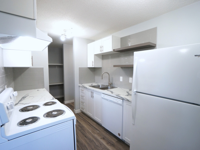 Apartment For Rent 102, 5313 - 49 Ave, Lacombe, 2 Bedrooms, 1 Bathroom