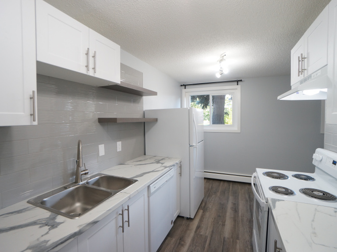 Apartment For Rent 102, 5313 - 49 Ave, Lacombe, 2 Bedrooms, 1 Bathroom