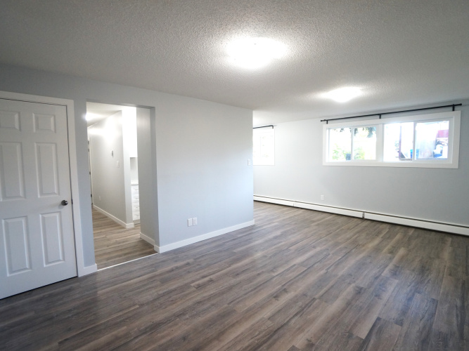 Apartment For Rent 102, 5313 - 49 Ave, Lacombe, 2 Bedrooms, 1 Bathroom
