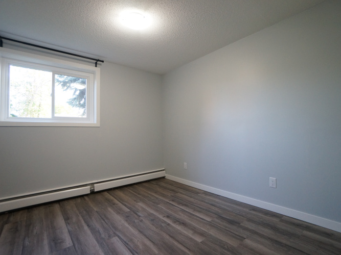 Apartment For Rent 102, 5313 - 49 Ave, Lacombe, 2 Bedrooms, 1 Bathroom