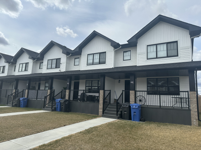 Townhouse For Rent 246 Halifax Close, Penhold, 3 Bedrooms, 2.5 Bathrooms