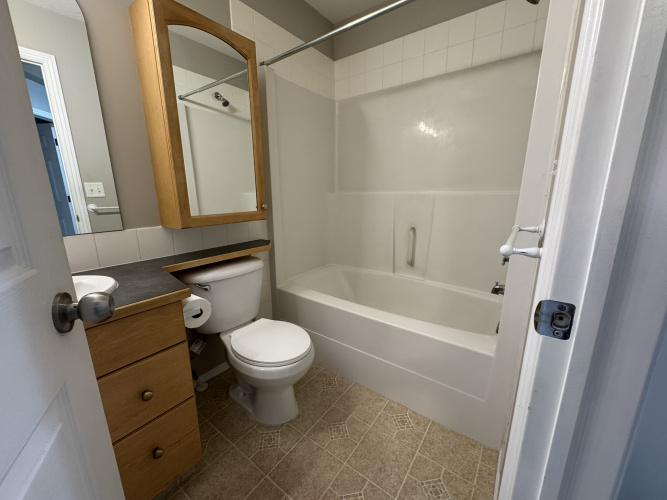 Apartment For Rent 202, 6547 59 Ave, Red Deer, 2 Bedroom, 1 Bathroom