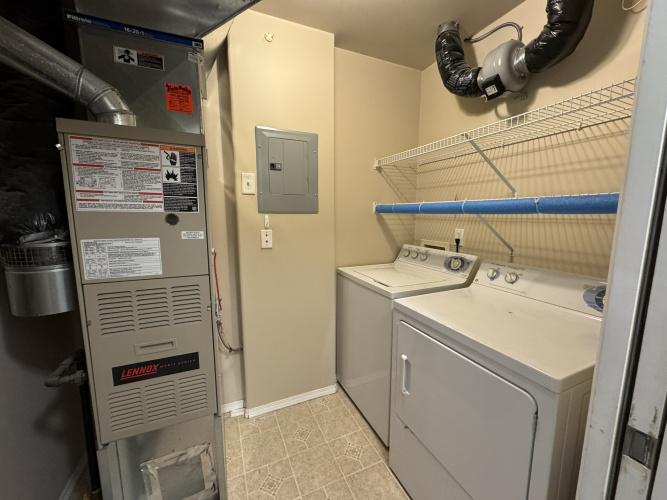 Apartment For Rent 202, 6547 59 Ave, Red Deer, 2 Bedroom, 1 Bathroom