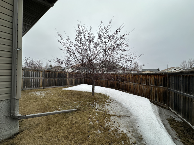 Duplex For Rent 2 Root Close, Red Deer, 4 Bedrooms, 3 Bathrooms