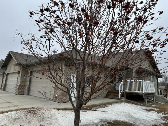 Duplex For Rent 2 Root Close, Red Deer, 4 Bedrooms, 3 Bathrooms