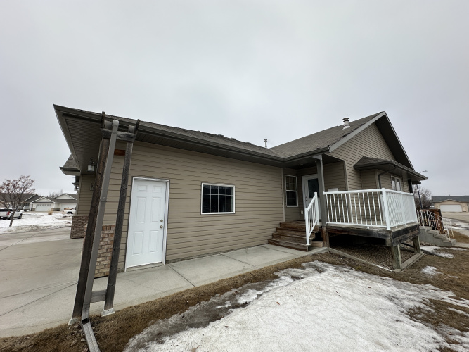 Duplex For Rent 2 Root Close, Red Deer, 4 Bedrooms, 3 Bathrooms