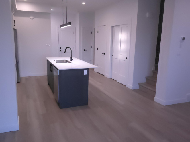 Townhouse For Rent 51 Violet Point, Sylvan Lake, 4 Bedrooms, 3.5 Bathrooms