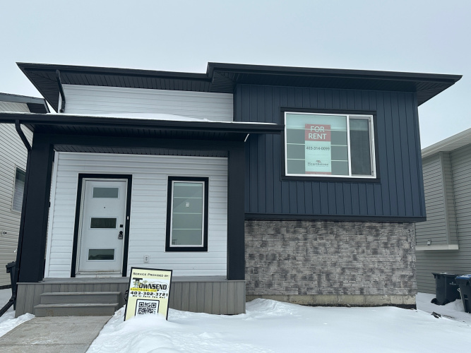 Upper For Rent Main, 69 Victor Close, Sylvan Lake, 3 Bedrooms, 2 Bathrooms