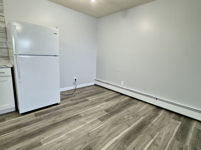 Apartment For Rent 302, 5628 - 58 Street, Lacombe, 2 Bedrooms, 1 Bathroom