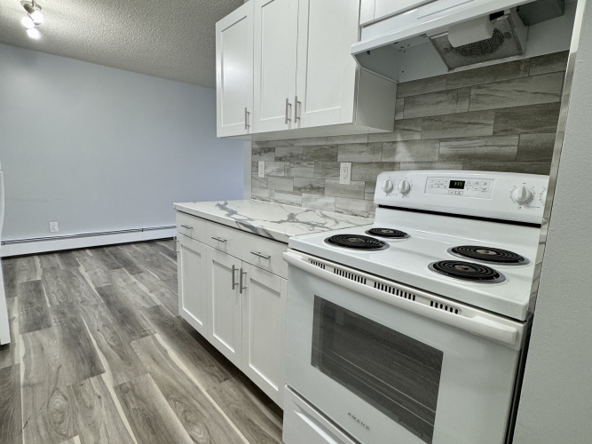 Apartment For Rent 302, 5628 - 58 Street, Lacombe, 2 Bedrooms, 1 Bathroom