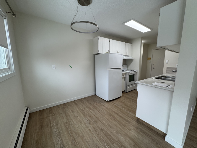 Apartment For Rent 204, 5617 60 Ave, Red Deer, 1 Bedroom, 1 Bathroom