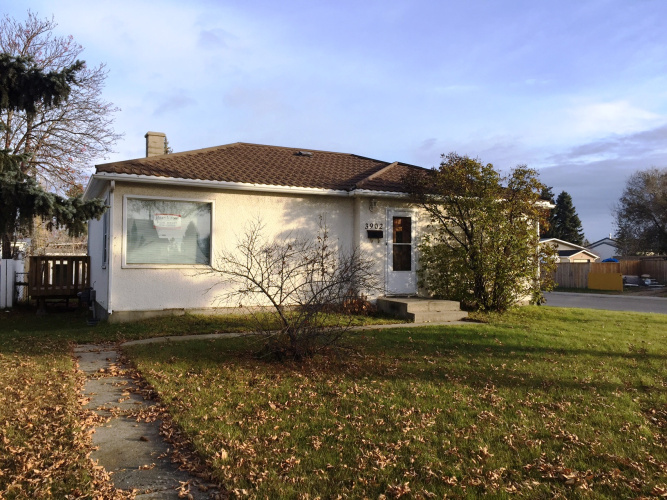 House For Rent 3902 50 Street, Red Deer, 2 Bedrooms, 2 Bathrooms