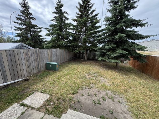 Townhouse For Rent 5 Lakeview Close, Blackfalds, 3 Bedrooms, 2 Bathrooms